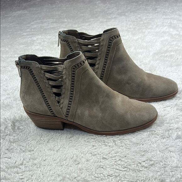 Vince Camuto laser cut taupe Pimmy booties heeled boots, size 9 - Picture 1 of 10